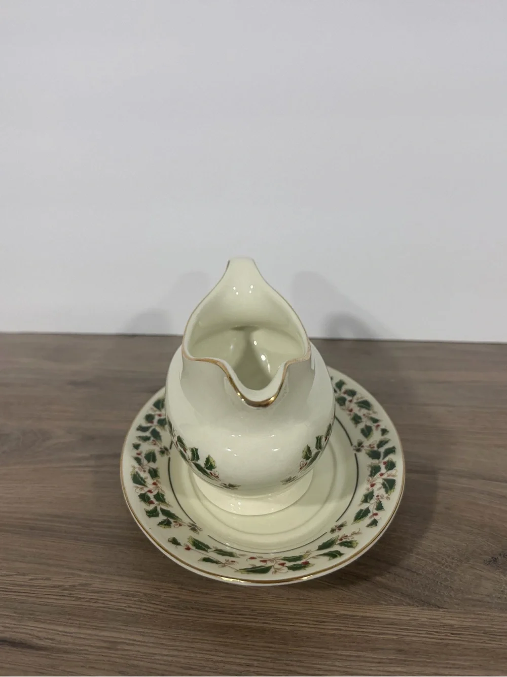Holly Tradition elegant cream